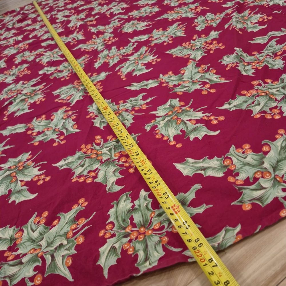April Cornell 100% Cotton Round Tablecloth - Red Holly Christmas - Picture 7 of 7